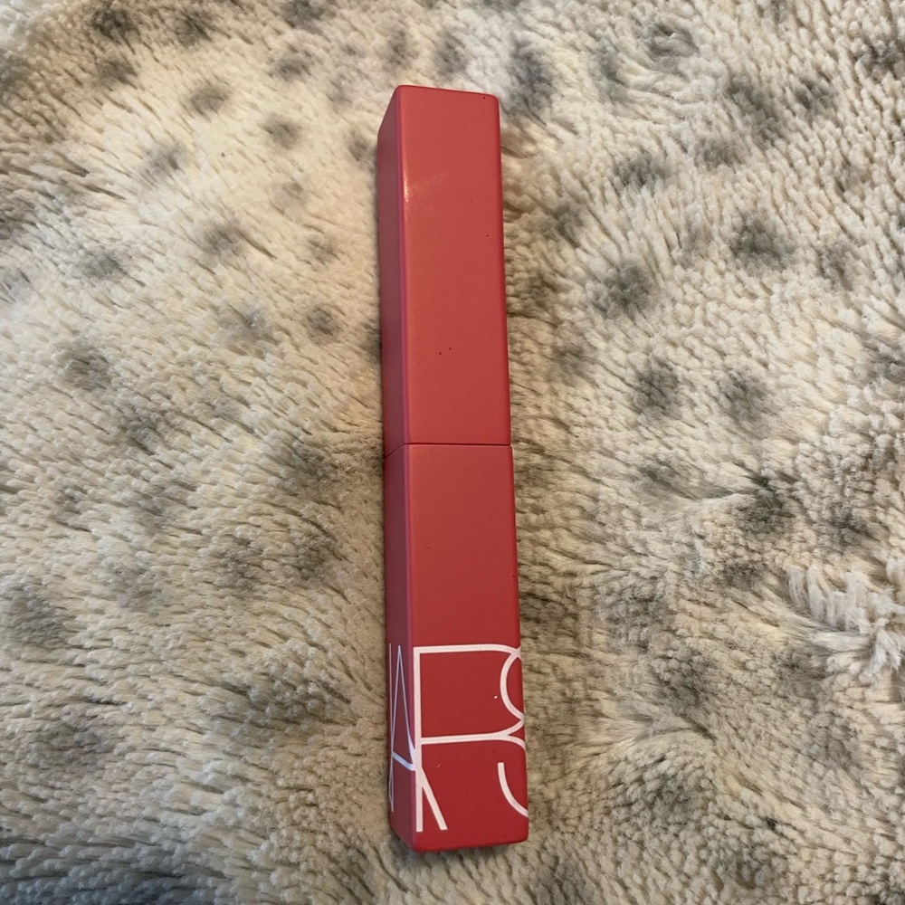 NARS Powermatte Lipstick Shade American Woman - Picture 3 of 5
